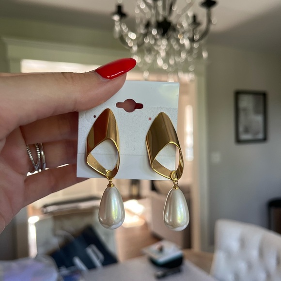 Amelie George Earrings - Picture 1 of 3